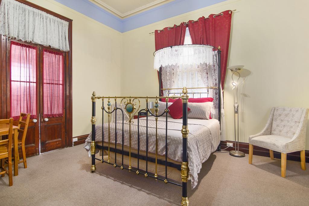 Warwick Settlers Inn Εξωτερικό φωτογραφία