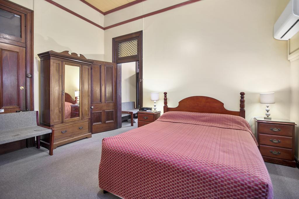 Warwick Settlers Inn Εξωτερικό φωτογραφία