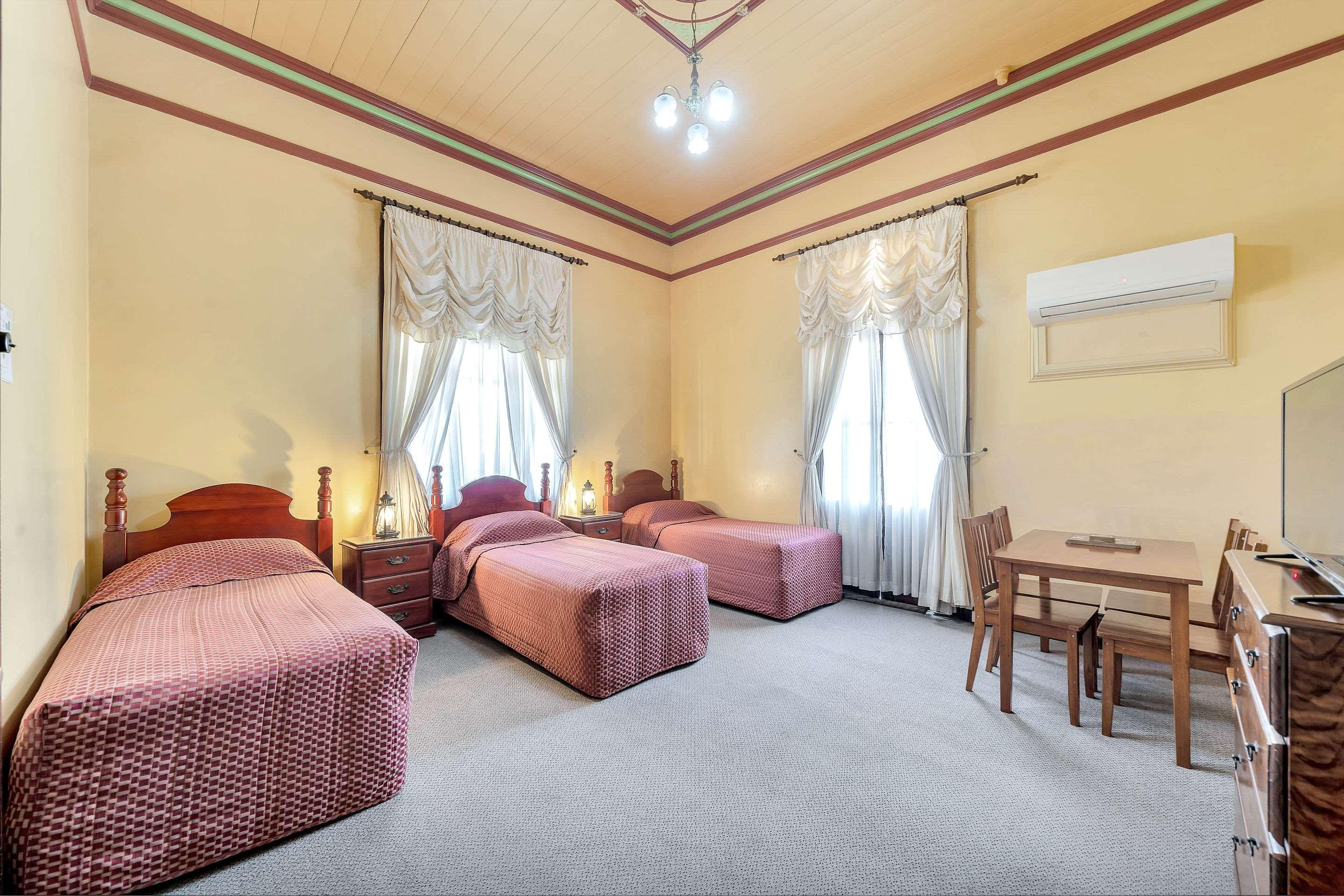 Warwick Settlers Inn Εξωτερικό φωτογραφία